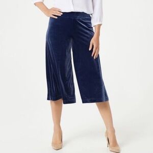 Isaac Mizrahi Black Velour Cropped Culotte Pants